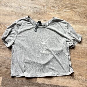 Vuori Crop Tee Shirt.